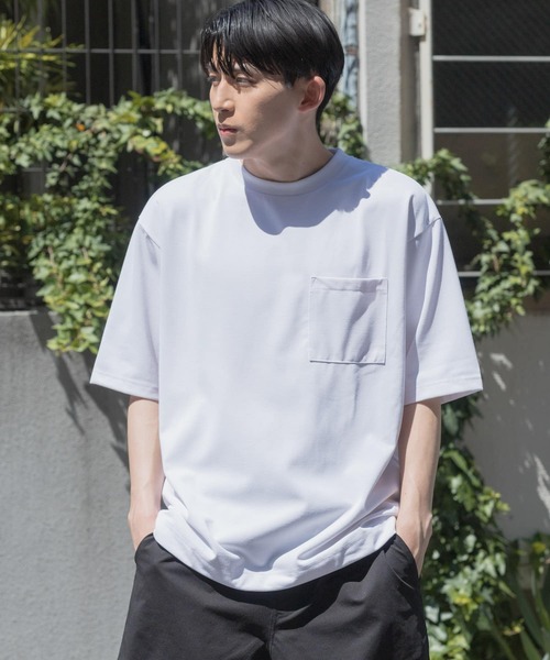 ITEMS URBANRESEARCH（アイテムズ アーバンリサーチ）の「『イージーケア/UVカット』高機能×吸水速乾ショートスリーブカットソー（Tシャツ/カットソー・メンズ・ブラック/ホワイト/ミント/ブルー・MEDIUM/LARGE）」の2枚目の写真