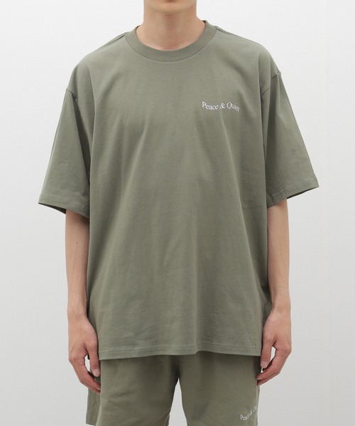 PEACE & QUIET(ピースアンドクワイエット)の「【PEACE&QUIET / ピース & クワイエット】WORDMARK T-SHIRT(Tシャツ/カットソー・メンズ・カーキ/ホワイト・LARGE)」の3枚目の写真
