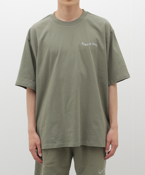 PEACE & QUIET(ピースアンドクワイエット)の「【PEACE&QUIET / ピース & クワイエット】WORDMARK T-SHIRT(Tシャツ/カットソー・メンズ・カーキ/ホワイト・LARGE)」の5枚目の写真