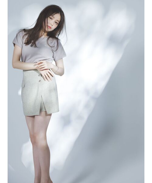 dazzlin（ダズリン）の「【久間田琳加コラボ】ネックメッセージコンパクトTシャツ（Tシャツ/カットソー・レディース・オフホワイト/ブラック/ベージュ・FREE）」の13枚目の写真