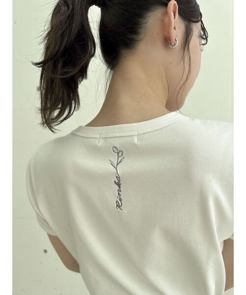 dazzlin（ダズリン）の「【久間田琳加コラボ】ネックメッセージコンパクトTシャツ（Tシャツ/カットソー・レディース・オフホワイト/ブラック/ベージュ・FREE）」の17枚目の写真