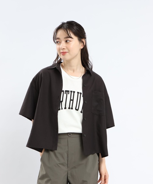 GLOBAL WORK Smile Seed Store（グローバルワーク スマイルシードストア）の「サラサラクロップドシャツ/114583（シャツ/ブラウス・レディース・グレイッシュベージュ/ブラック/グレー系その他・LARGE/MEDIUM/X-LARGE）」の2枚目の写真