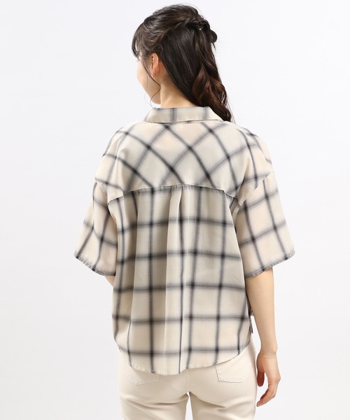 GLOBAL WORK Smile Seed Store（グローバルワーク スマイルシードストア）の「サラサラクロップドシャツ/114583（シャツ/ブラウス・レディース・グレイッシュベージュ/ブラック/グレー系その他・LARGE/MEDIUM/X-LARGE）」の17枚目の写真