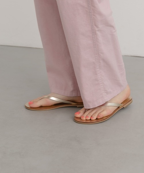 NICOLAS LAINAS（ニコラスライナス）の「NICOLAS LAINAS　メタリックトングサンダル（サンダル・レディース・ゴールド/シルバー・38/37）」の6枚目の写真