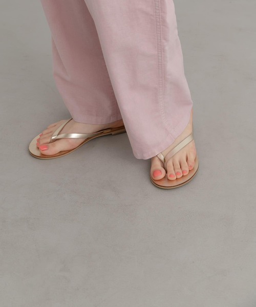 NICOLAS LAINAS（ニコラスライナス）の「NICOLAS LAINAS　メタリックトングサンダル（サンダル・レディース・ゴールド/シルバー・38/37）」の8枚目の写真