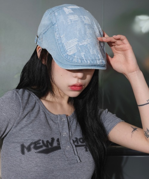 FOLLOWIN（フォロウィン）の「[UNISEX][サイド調節][オールシーズン可能]ビンテージ ダメージ デニム ハンチング フラットキャップ（キャップ・レディース・ブルー/ライトブルー・ONE SIZE）」の11枚目の写真