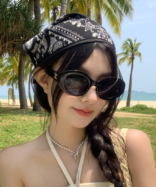 MEMECLE（メメクル）の「【 MEMECLE / メメクル 】ペイズリー柄 バンダナ（その他ヘアアクセサリー・レディース・ホワイト/ブラック・FREE）」の4枚目の写真