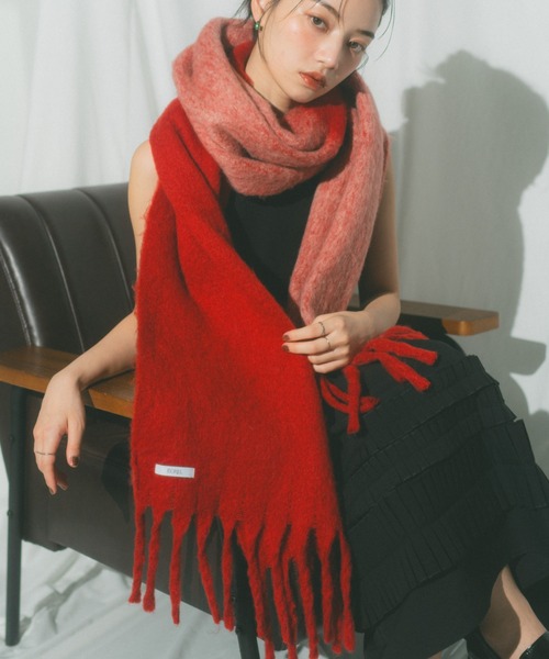 aeae マフラー　赤 SNSで話題】ロゴ刺繍ブークレマフラー（ストール/ショール）｜OLIVE