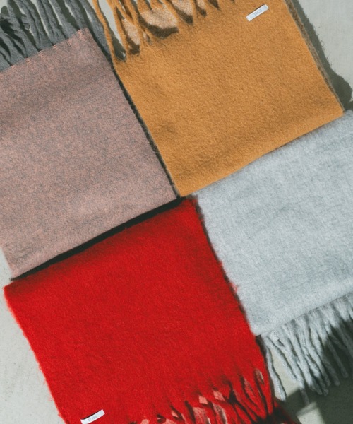 ECREL（エクレール）の「バイカラーグラデーションバルキーボリュームマフラー（マフラー・レディース・レッド/グレー/ピンク/ベージュ・FREE）」の9枚目の写真