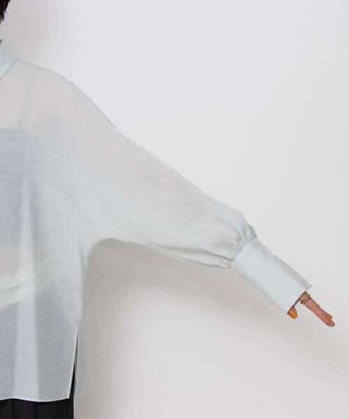 NOLLEY’S Sophi（ノーリーズソフィ）の「シアーボリュームスリーブブラウス（シャツ/ブラウス・レディース・ネイビー/ミント・38）」の6枚目の写真