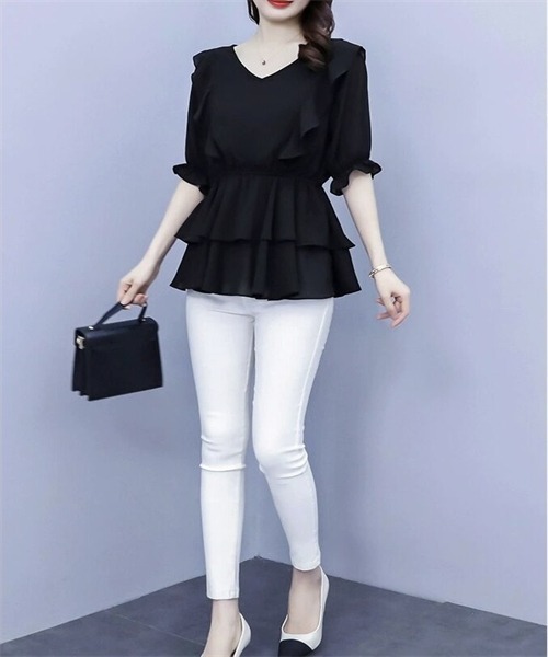 FREE STYLISTS(フリー スタイリスト)の「Vネックティアードブラウス(シャツ/ブラウス・レディース・ブラック/ピンクベージュ・M/L/XL)」の6枚目の写真