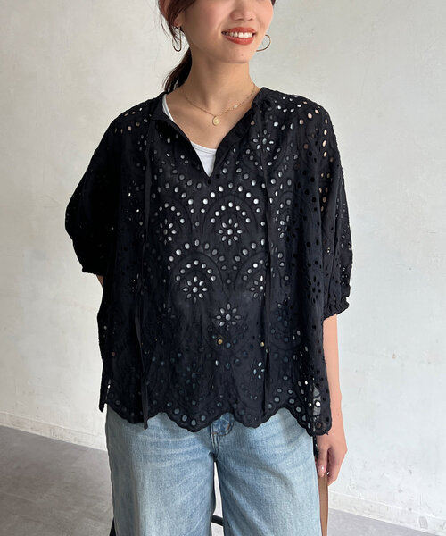 美品⭐︎AAYUSHI クロス＆クロス　ハグワーオ　カットワークレースブラウス　黒 美品⭐︎AAYUSHI クロス＆クロス ハグワーオ カットワークレース