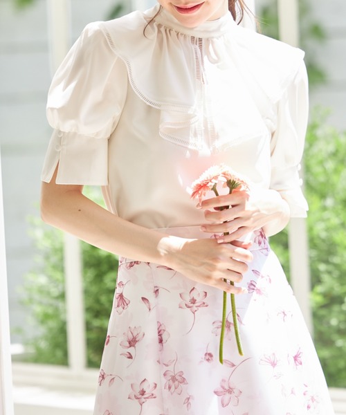 tocco closet（トッコ　クローゼット）の「マルチ３ＷＡＹボウタイリボン×ラッフルフリル付きブラウス（シャツ/ブラウス・レディース・ライトブルー/オフホワイト・M）」の5枚目の写真