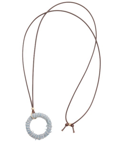 チチカカ（チチカカ）の「デニムサークルネックレス（ネックレス・レディース・ネイビー/ライトブルー・FREE）」の4枚目の写真