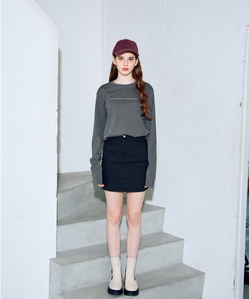 TOMMY HILFIGER(トミーヒルフィガー)の「【オンライン限定】ロゴロングスリーブTシャツ ロンT(Tシャツ/カットソー・メンズ・グレー/ネイビー/ホワイト・LARGE/MEDIUM/X-LARGE/SMALL)」の17枚目の写真