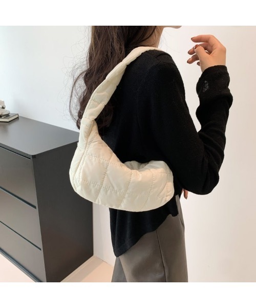 SALTMINT(ソルトミント)の「【ヘビロテ間違いなし!24AW】キルティングハンドバッグ バレエコア(ハンドバッグ・レディース・ホワイト/ブラック/ブラウン・ONE SIZE)」の1枚目の写真