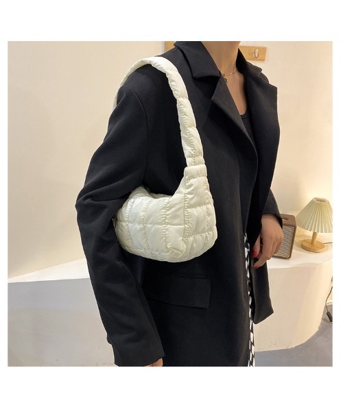 SALTMINT(ソルトミント)の「【ヘビロテ間違いなし!24AW】キルティングハンドバッグ バレエコア(ハンドバッグ・レディース・ホワイト/ブラック/ブラウン・ONE SIZE)」の8枚目の写真