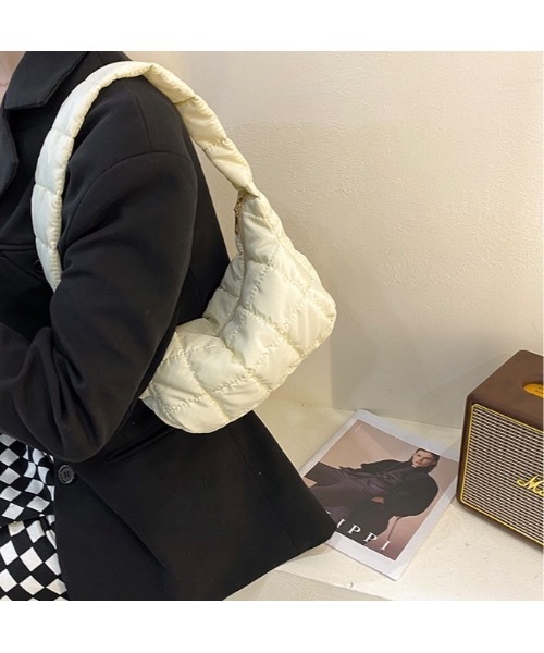 SALTMINT(ソルトミント)の「【ヘビロテ間違いなし!24AW】キルティングハンドバッグ バレエコア(ハンドバッグ・レディース・ホワイト/ブラック/ブラウン・ONE SIZE)」の11枚目の写真