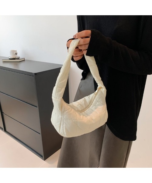 SALTMINT(ソルトミント)の「【ヘビロテ間違いなし!24AW】キルティングハンドバッグ バレエコア(ハンドバッグ・レディース・ホワイト/ブラック/ブラウン・ONE SIZE)」の10枚目の写真