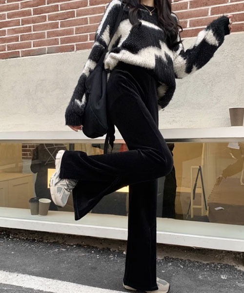 Mayree(メイリー)の「【Mayree】ベロア 裾スリット パンツ(その他パンツ・レディース・ブラック・MEDIUM/LARGE/X-LARGE)」の1枚目の写真