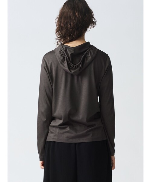mizuiroind(ミズイロインド)の「mizuiro ind フードライクハイネックプルオーバー(Tシャツ/カットソー・レディース・オフホワイト/グレー/チャコールグレー/ブラック・FREE)」の13枚目の写真