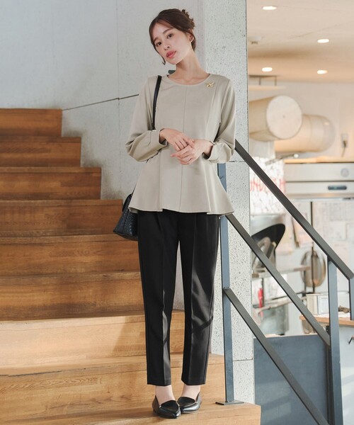 Tiaclasse（ティアクラッセ）の「袖パールポンチフレアトップス（Tシャツ/カットソー・レディース・ブラック/グレイッシュベージュ/ネイビー/ラベンダー・XL）」の17枚目の写真