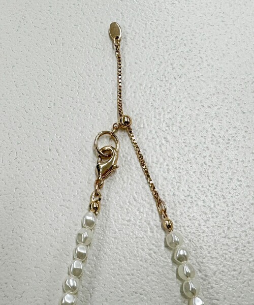 fredy emue（フレディエミュ）の「ランダムパールアジャストネックレス（ネックレス・レディース・シルバー/ゴールド・FREE）」の4枚目の写真