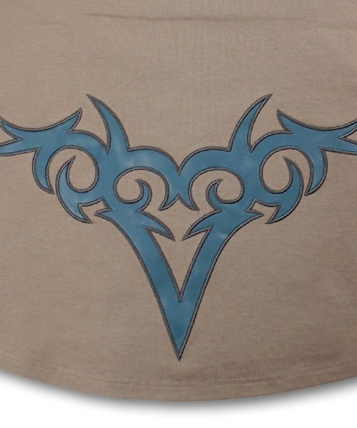 tシャツ A'GEM/9 × .kom 「GALFY/ガルフィー」部族長Tシャツ レディース メンズ A'GEM/9 × .kom 『GALFY/ガルフィー』部族長Tシャツ（Tシャツ