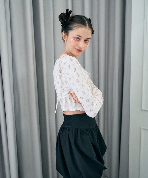 Lovilyn(ラヴィリン)の「リボン&フラワー柄ボレロキャミアンサンブルトップス(その他トップス・レディース・ブラック/ライトグレー/ホワイト・FREE)」の6枚目の写真