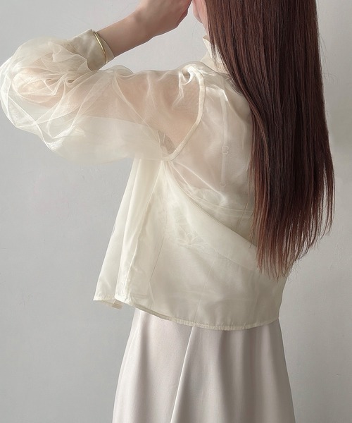 Meiru（メイル）の「ゴールドボタンシアーシャツ（シャツ/ブラウス・レディース・アイボリー/チャコール/ブラック・LARGE/MEDIUM/SMALL）」の7枚目の写真