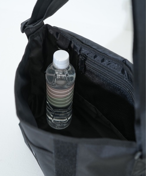 NEW ERA(ニューエラ)の「【NEW ERA/ニューエラ】SHOULDER BAG(ショルダーバッグ・メンズ・ブラック/ストーン/ブラック×ホワイト/ブラック系その他・FREE)」の15枚目の写真