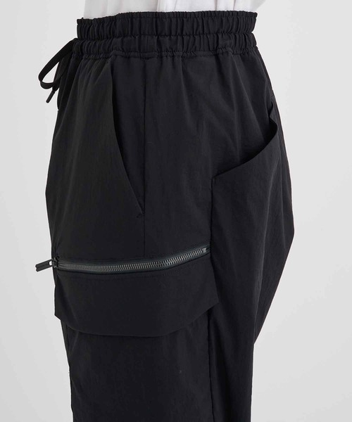 WHITE MOUNTAINEERING（ホワイトマウンテニアリング）の「【White Mountaineering / ホワイトマウンテニアリング】WIDE CARGO JOGGER PANTS（カーゴパンツ・メンズ・ブラック・0/2/1）」の4枚目の写真