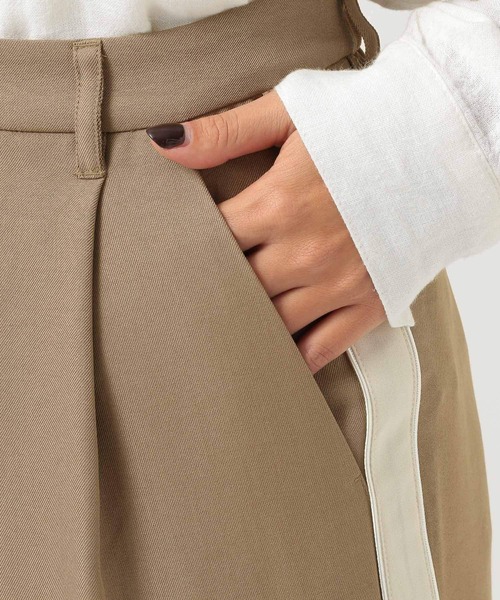 BAYFLOW（ベイフロー）の「[シワになりにくい]サイドラインスラックス（その他パンツ・レディース・ブラック/モカ・SMALL/MEDIUM）」の17枚目の写真