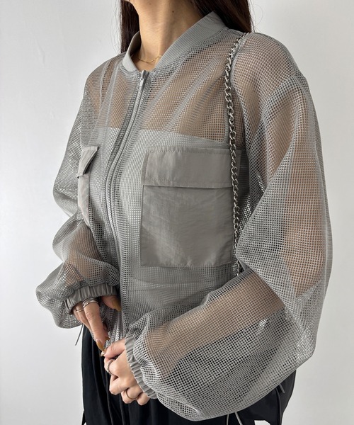 ISOOK（アイスー）の「【ISOOK / アイスー】メッシュライトブルゾン / シアージャケット 薄手 クロップド丈アウター フィッシュネット ドロスト 胸ポケット レイヤード 重ね着 ノーカラー ぽわん袖 2way 白 ホワイト グレー ZOZOTOWN限定（ブルゾン・レディース・グレー/アイボリー・FREE）」の7枚目の写真