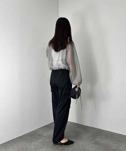 ISOOK（アイスー）の「【ISOOK / アイスー】メッシュライトブルゾン / シアージャケット 薄手 クロップド丈アウター フィッシュネット ドロスト 胸ポケット レイヤード 重ね着 ノーカラー ぽわん袖 2way 白 ホワイト グレー ZOZOTOWN限定（ブルゾン・レディース・グレー/アイボリー・FREE）」の21枚目の写真