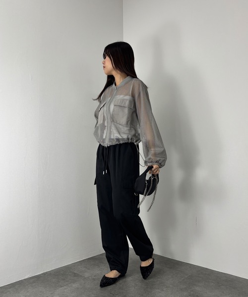 ISOOK（アイスー）の「【ISOOK / アイスー】メッシュライトブルゾン / シアージャケット 薄手 クロップド丈アウター フィッシュネット ドロスト 胸ポケット レイヤード 重ね着 ノーカラー ぽわん袖 2way 白 ホワイト グレー ZOZOTOWN限定（ブルゾン・レディース・グレー/アイボリー・FREE）」の10枚目の写真