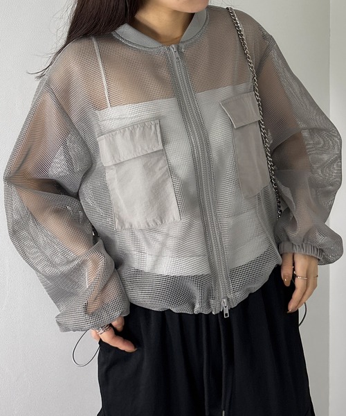 ISOOK（アイスー）の「【ISOOK / アイスー】メッシュライトブルゾン / シアージャケット 薄手 クロップド丈アウター フィッシュネット ドロスト 胸ポケット レイヤード 重ね着 ノーカラー ぽわん袖 2way 白 ホワイト グレー ZOZOTOWN限定（ブルゾン・レディース・グレー/アイボリー・FREE）」の14枚目の写真