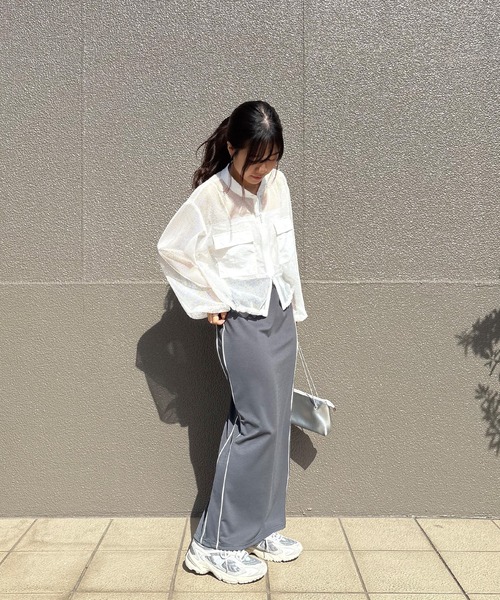 ISOOK（アイスー）の「【ISOOK / アイスー】メッシュライトブルゾン / シアージャケット 薄手 クロップド丈アウター フィッシュネット ドロスト 胸ポケット レイヤード 重ね着 ノーカラー ぽわん袖 2way 白 ホワイト グレー ZOZOTOWN限定（ブルゾン・レディース・グレー/アイボリー・FREE）」の13枚目の写真