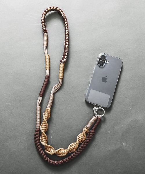 ALTROSE(アルトローズ)の「【11色展開】【全機種対応】スマホケースに挟むだけ! 配色 ソロモン編み ロープ モバイル ストラップホルダー スマホショルダー ストラップ(スマホグッズ・レディース・ブラック/グリーン/ピンク/ライトブルー/ベージュ/パープル/カーキ/ブラック×ブラック/ワイン/チェリーピンク/ブラウン・FREE)」の4枚目の写真
