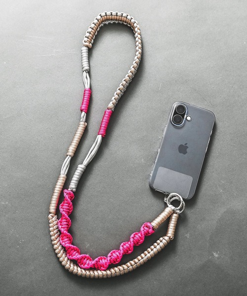 ALTROSE(アルトローズ)の「【11色展開】【全機種対応】スマホケースに挟むだけ! 配色 ソロモン編み ロープ モバイル ストラップホルダー スマホショルダー ストラップ(スマホグッズ・レディース・ブラック/グリーン/ピンク/ライトブルー/ベージュ/パープル/カーキ/ブラック×ブラック/ワイン/チェリーピンク/ブラウン・FREE)」の11枚目の写真