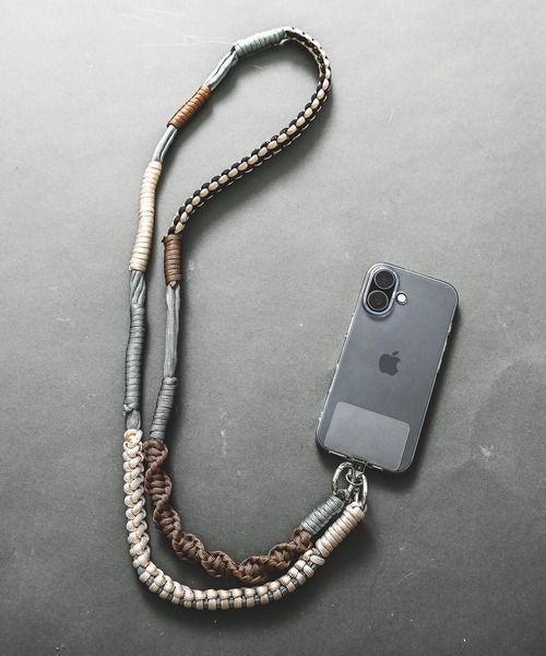 ALTROSE(アルトローズ)の「【11色展開】【全機種対応】スマホケースに挟むだけ! 配色 ソロモン編み ロープ モバイル ストラップホルダー スマホショルダー ストラップ(スマホグッズ・レディース・ブラック/グリーン/ピンク/ライトブルー/ベージュ/パープル/カーキ/ブラック×ブラック/ワイン/チェリーピンク/ブラウン・FREE)」の2枚目の写真