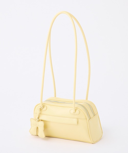 one after another NICE CLAUP(ワンアフターアナザーナイスクラップ)の「リボンチャーム付きボストンバッグ(ボストンバッグ・レディース・ダークブラウン/アイボリー/イエロー・FREE)」の1枚目の写真