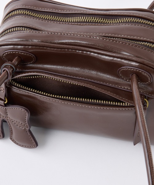 one after another NICE CLAUP(ワンアフターアナザーナイスクラップ)の「リボンチャーム付きボストンバッグ(ボストンバッグ・レディース・ダークブラウン/アイボリー/イエロー・FREE)」の10枚目の写真