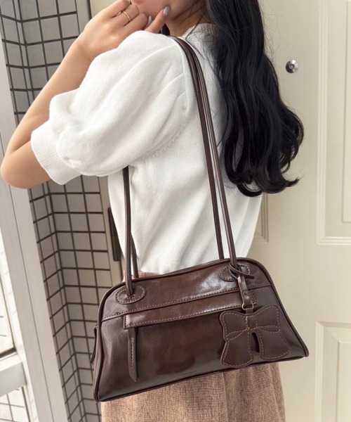 one after another NICE CLAUP(ワンアフターアナザーナイスクラップ)の「リボンチャーム付きボストンバッグ(ボストンバッグ・レディース・ダークブラウン/アイボリー/イエロー・FREE)」の14枚目の写真