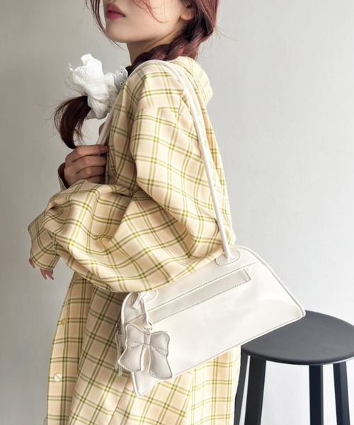 one after another NICE CLAUP(ワンアフターアナザーナイスクラップ)の「リボンチャーム付きボストンバッグ(ボストンバッグ・レディース・ダークブラウン/アイボリー/イエロー・FREE)」の18枚目の写真