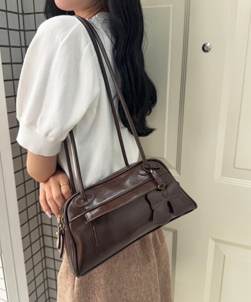 one after another NICE CLAUP(ワンアフターアナザーナイスクラップ)の「リボンチャーム付きボストンバッグ(ボストンバッグ・レディース・ダークブラウン/アイボリー/イエロー・FREE)」の15枚目の写真