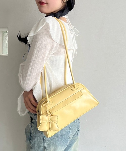 one after another NICE CLAUP(ワンアフターアナザーナイスクラップ)の「リボンチャーム付きボストンバッグ(ボストンバッグ・レディース・ダークブラウン/アイボリー/イエロー・FREE)」の21枚目の写真