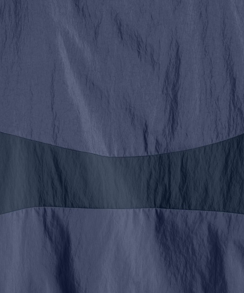 NEW BALANCE（ニューバランス）の「カラーブロックウーブンジャケット（ナイロンジャケット・レディース・ブルー・LARGE/MEDIUM/SMALL）」の8枚目の写真