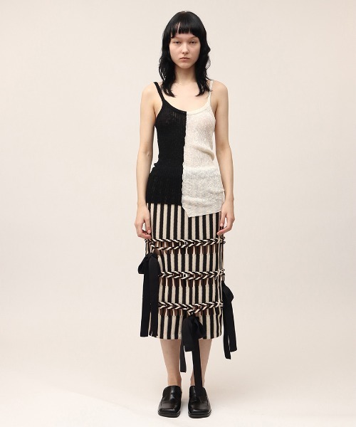 leinwande（ラインヴァンド）の「Blocking Twist Tank -top / ブロッキングツイストタンクトップ（キャミソール・レディース・ネイビー系/ブラック×ホワイト/カーキブラウン・ONE SIZE）」の4枚目の写真