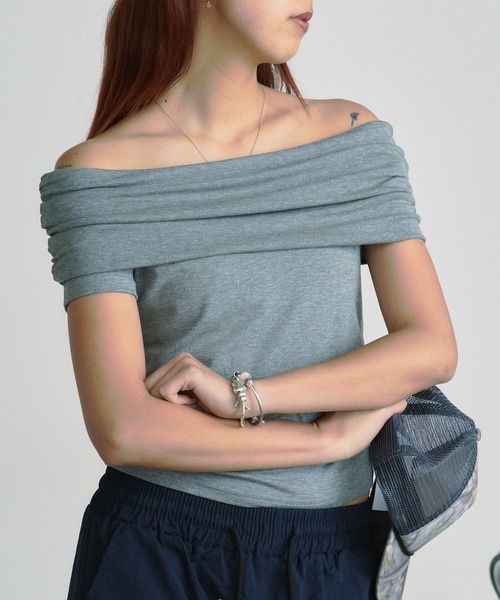 BLANK (ブランク)の「Off shoulder gathering Tops / オフショルギャザリング半袖トップス(Tシャツ/カットソー・レディース・ブラック/ベージュ/グレー/ブラウン/ピンク/ホワイト・FREE)」の3枚目の写真